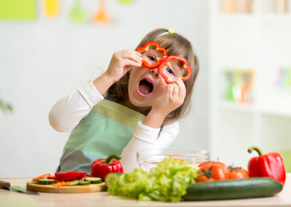 نظام غذائي لطفل عمره سنة وجدول التغذية بالتفصيل